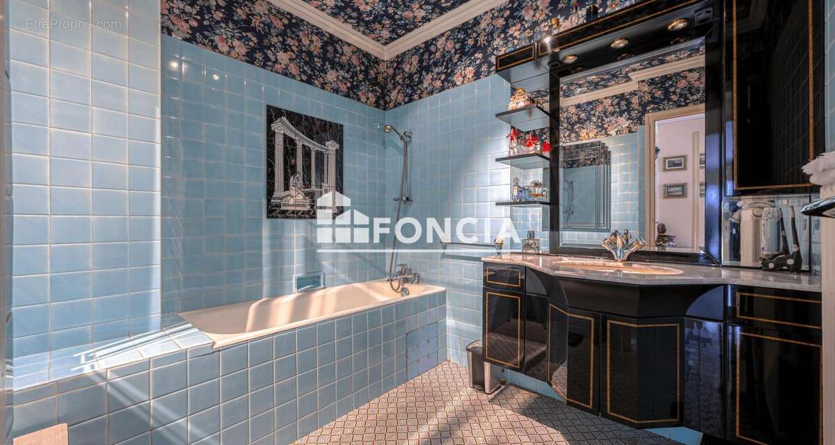 Annecy – Avenue du Rhône – Grand appartement 3 pièces de 101,89 m² avec balcon en L et vue dégagée - photo 8