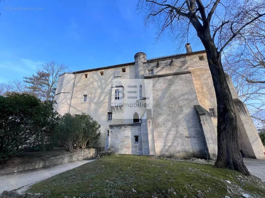 Appartement à VILLENEUVE-LES-AVIGNON