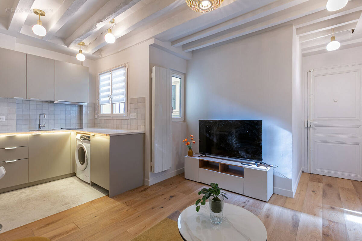 Appartement à PARIS-3E