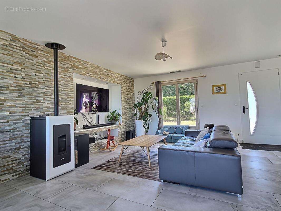 Joli pavillon de plain-pied - VERNOIL LE FOURRIER (49390) - photo 3