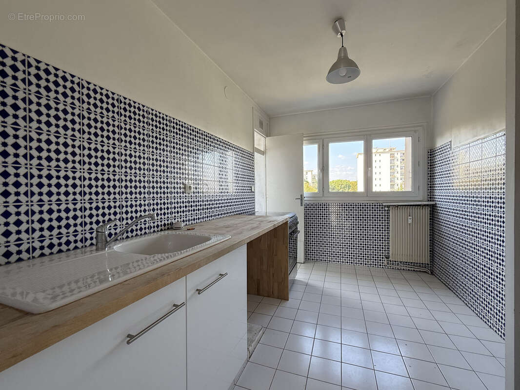 Montpellier, proche Arceaux, Dernier etage, coquet T3 belle terrasse , cave, parking, - photo 6