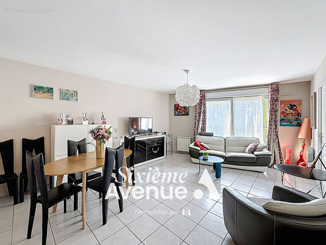 Appartement à DECINES-CHARPIEU