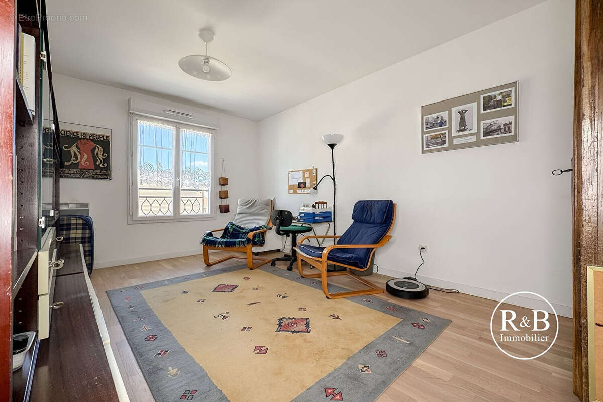 Appartement à LES CLAYES-SOUS-BOIS