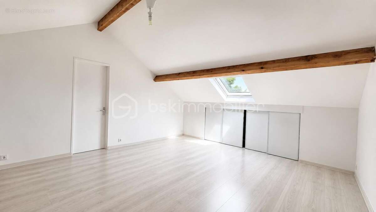 Maison à LE COUDRAY-MONTCEAUX