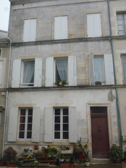 Maison à MONCLAR