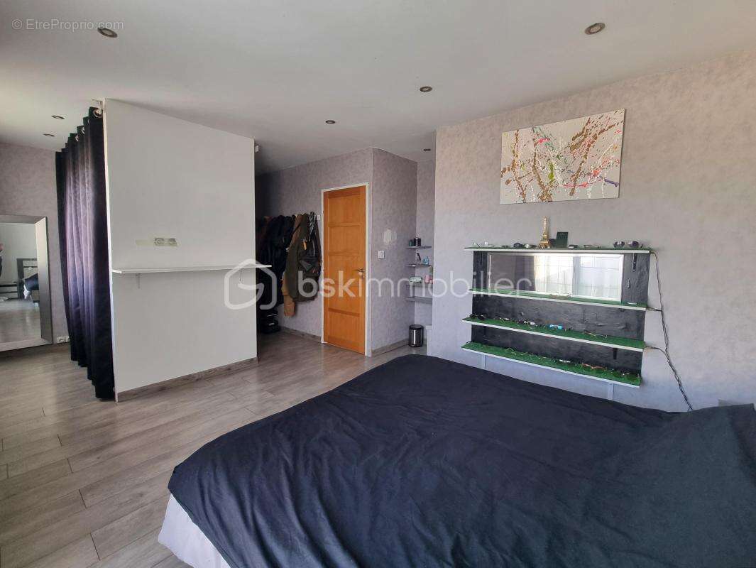 Maison à JOUY-LE-CHATEL