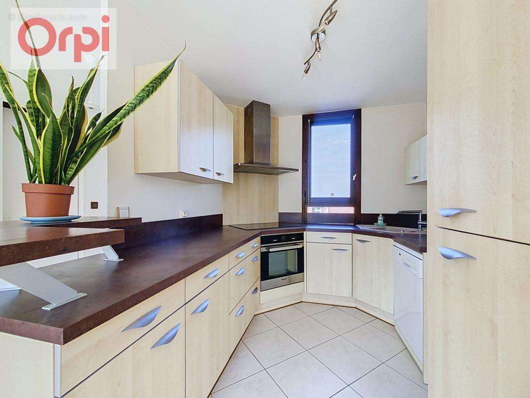 Appartement à VOISINS-LE-BRETONNEUX