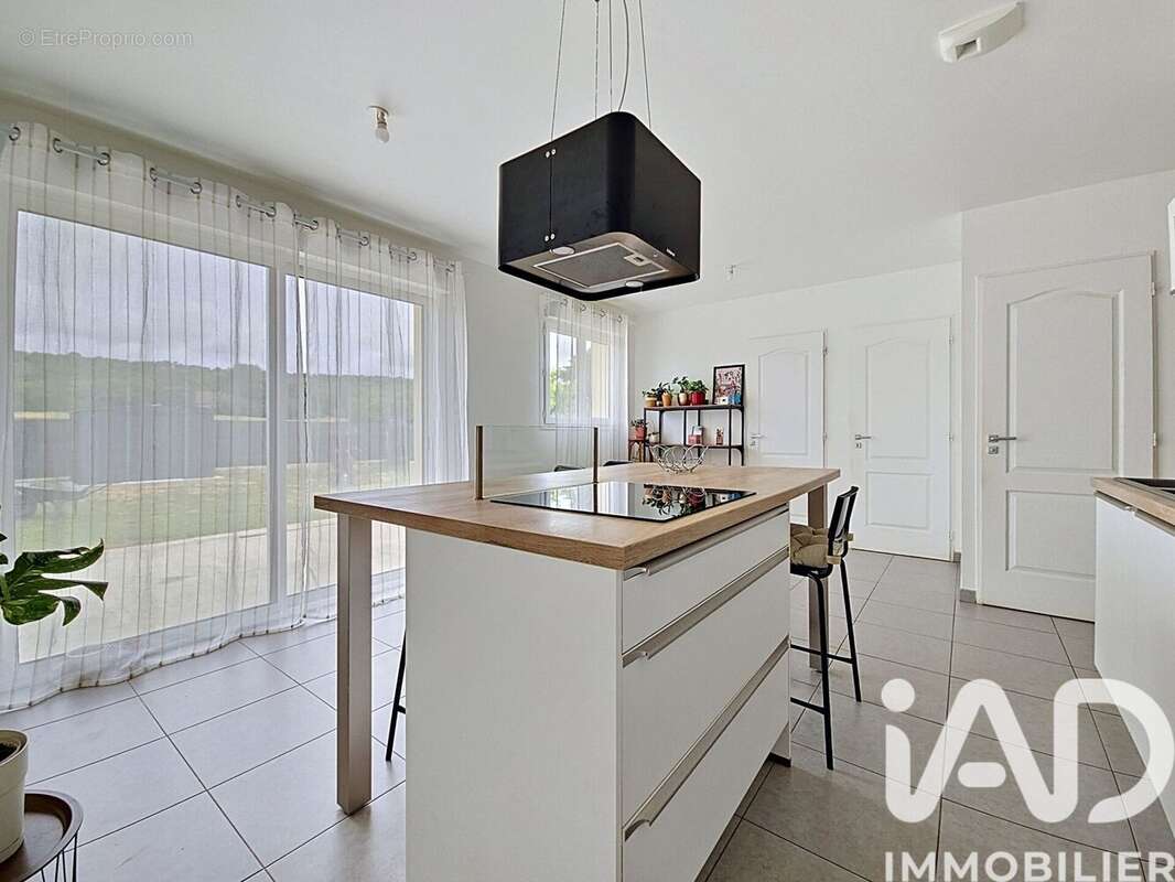 Maison 62 m² à Bouville  - photo 2