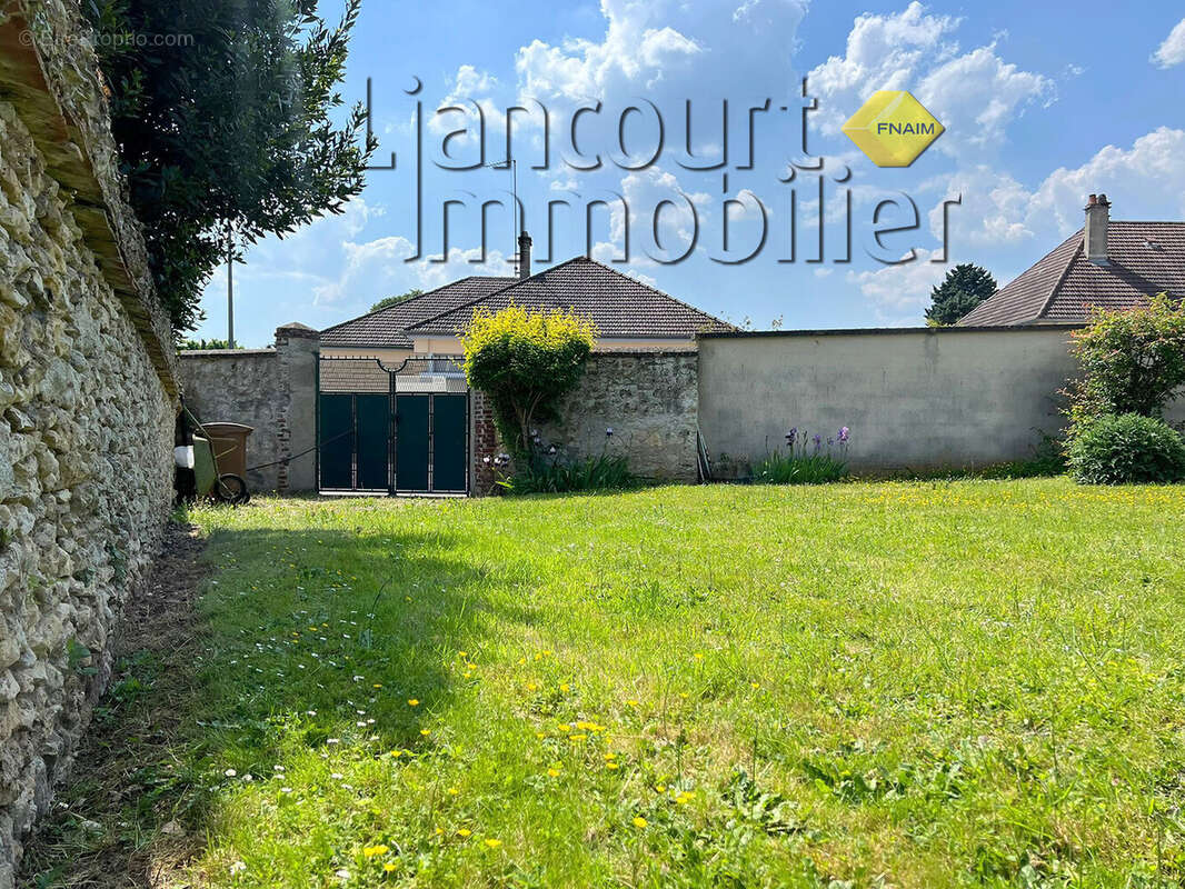 Terrain à LIANCOURT