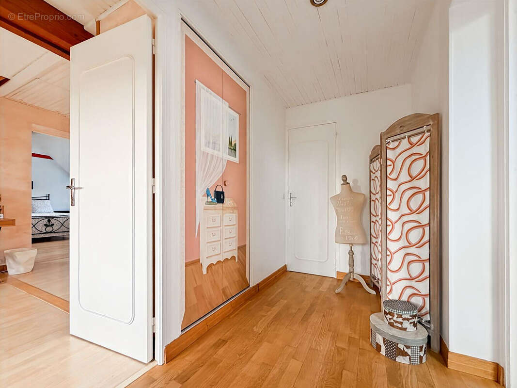 Maison à VERRIERES-LE-BUISSON