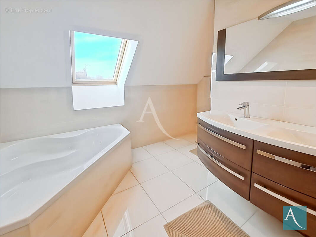 Maison de Haut Standing à Ollainville 7 pièces avec 5 chambres, 152 m² + Dépendance de 19 m² - photo 13