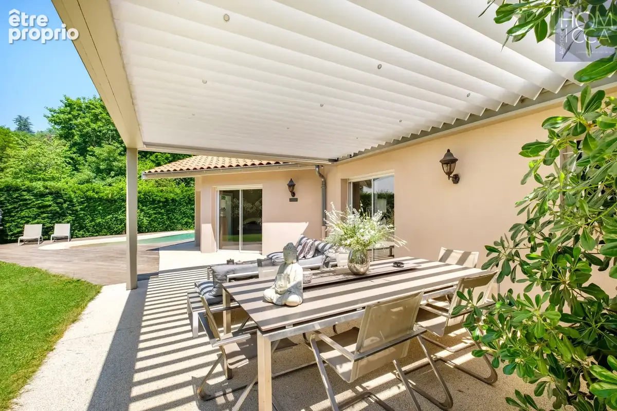 Ecully Rare Maison dans un écrin de verdure avec piscine et pergola - photo 3