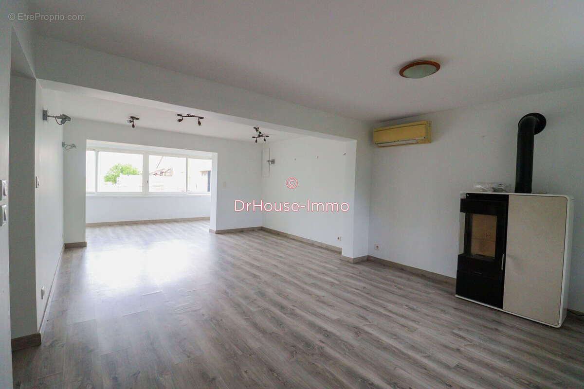 Maison 126 m² à Saint-Julien-Beychevelle  - photo 3