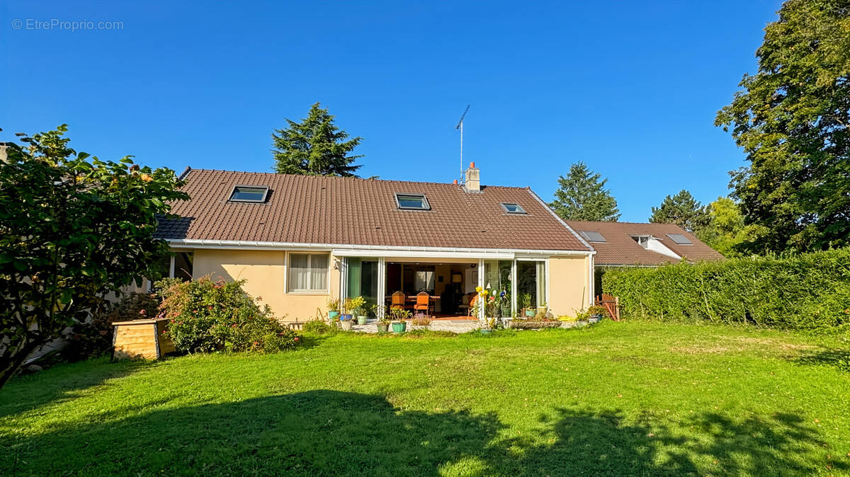 Maison à SAINT-NOM-LA-BRETECHE