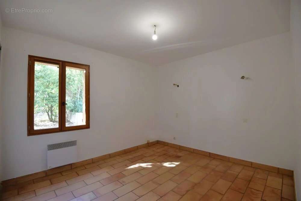 Maison à TOURRETTES