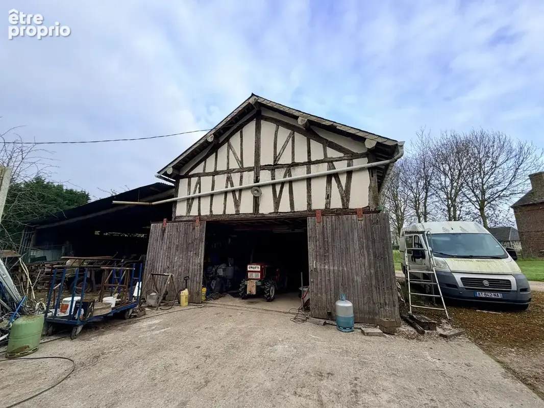 Propriété avec 2 maisons et 2 granges à renover - 1,3ha - photo 8