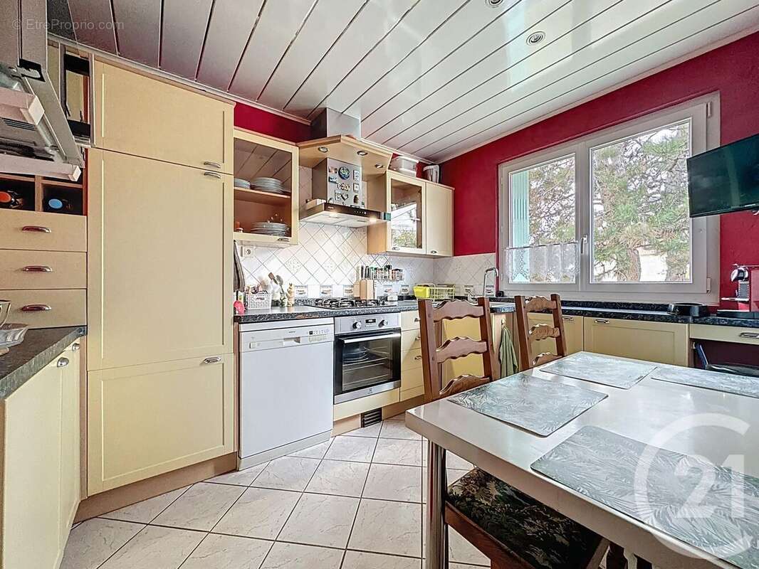 Maison à LIVRY-SUR-SEINE