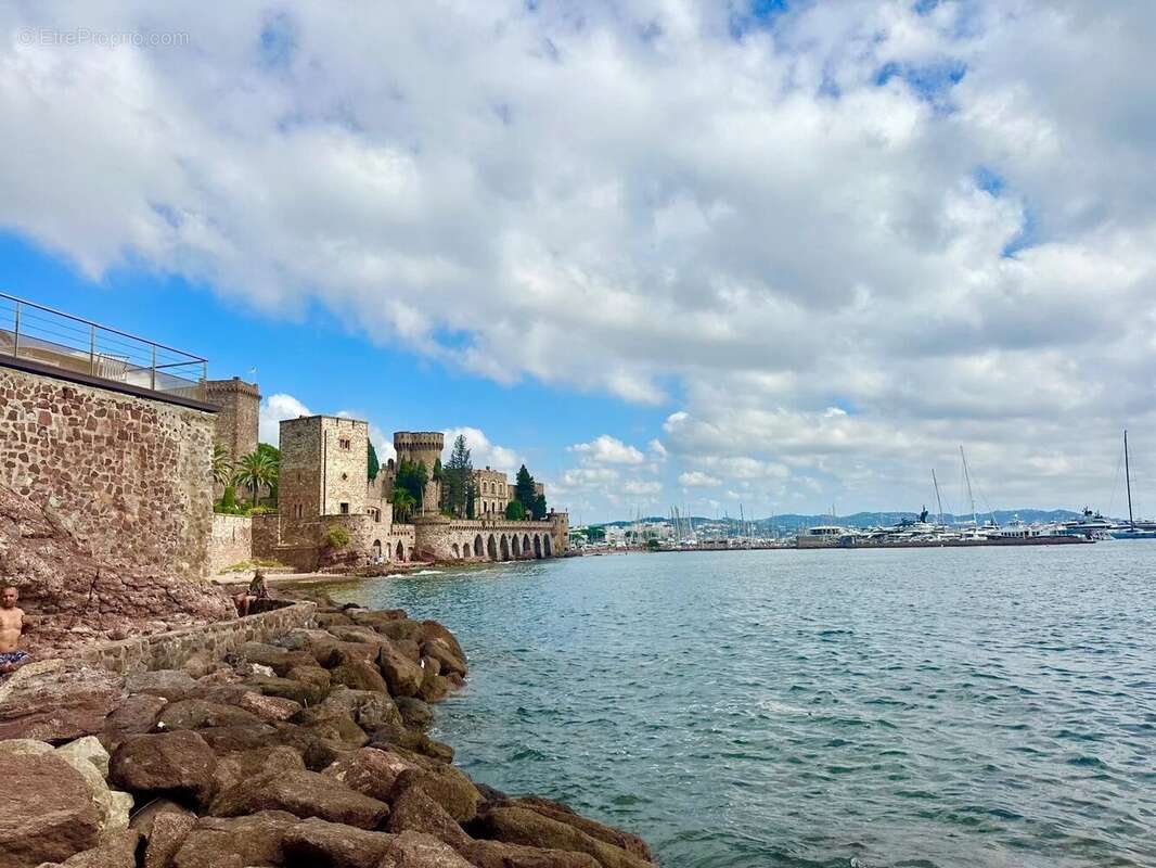 Appartement à MANDELIEU-LA-NAPOULE