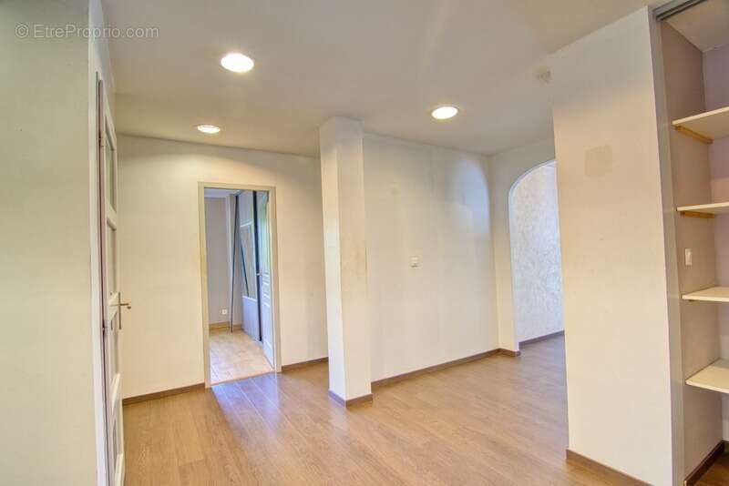 Doubs (25), à vendre Besançon, Les Montboucons, Maison 235 m2 ( T4 + T3 ) + terrain de 669 m2 - photo 12