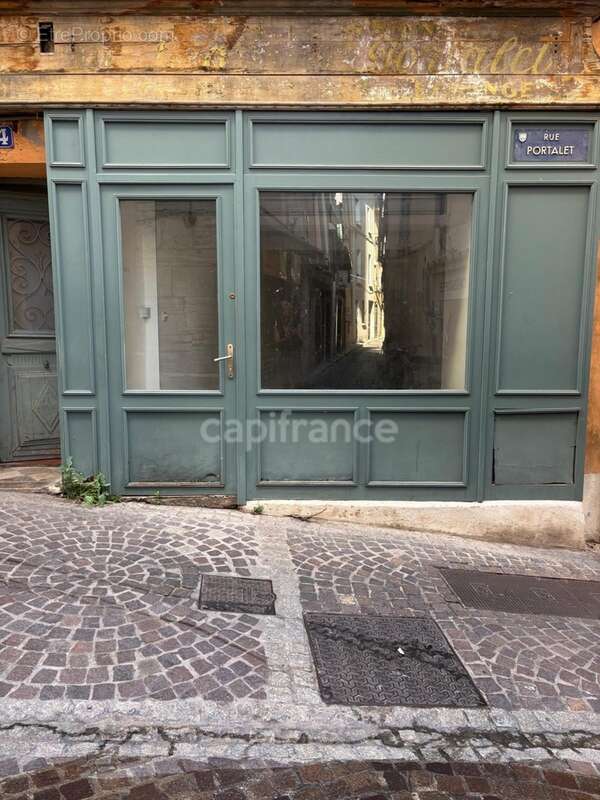 Local à Louer HYERES (83) - Centre Historique - Rue Portalet - photo 8
