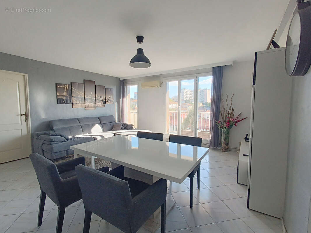 Appartement à MARSEILLE-13E