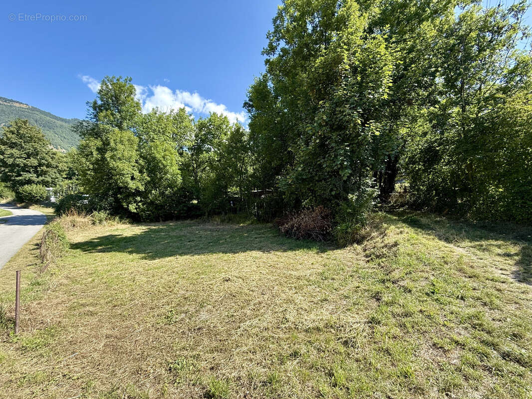 (73) Saint Avre - Terrain constructible et viabilisé - 1147m2 + 408m2 de jardin - photo 16