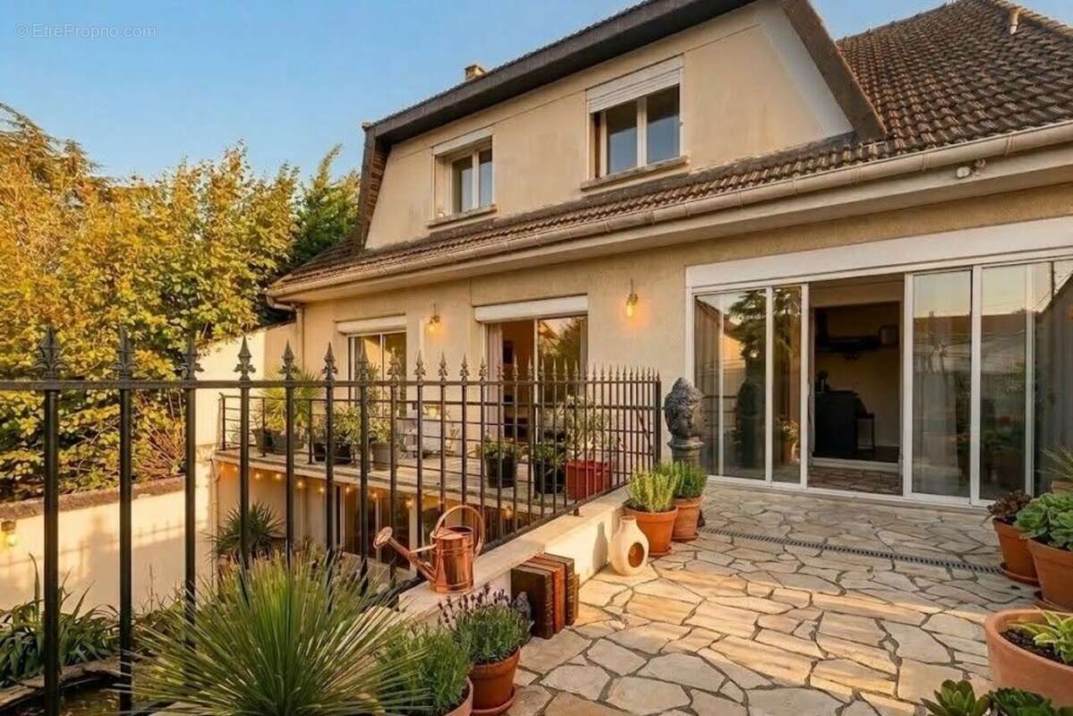 Maison à SAINT-MAUR-DES-FOSSES