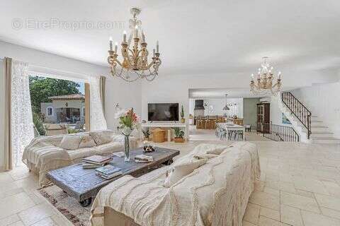 Maison à BORMES-LES-MIMOSAS