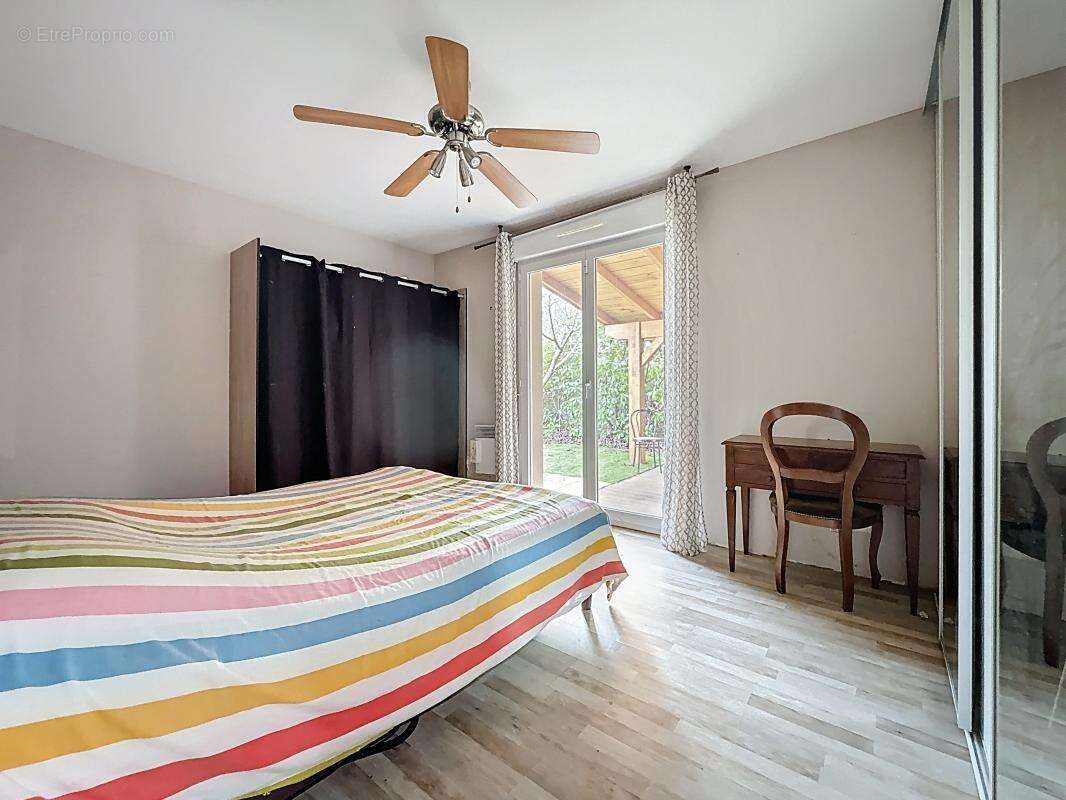 Maison - Mitoyenne par le garage - Plain pied - 3 Chambres - Garage - Piscine - Terrasse - photo 15