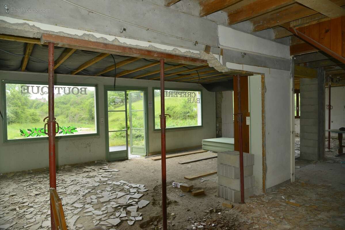 Intérieur salle de restaurant - Commerce à TOURNUS