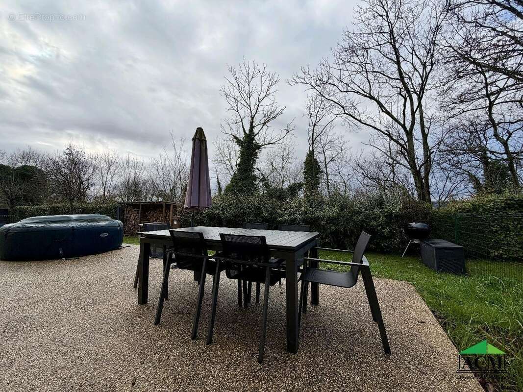 Maison à MERY-SUR-OISE