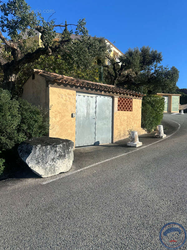 Maison à ROQUEBRUNE-SUR-ARGENS