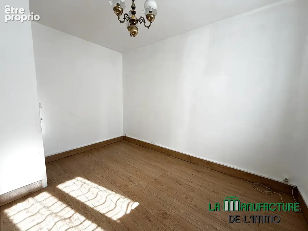 Appartement F3 - 72,58M2 - 2 Caves - Garage - Saint-Etienne/ Bergson - La Terrasse - photo 8