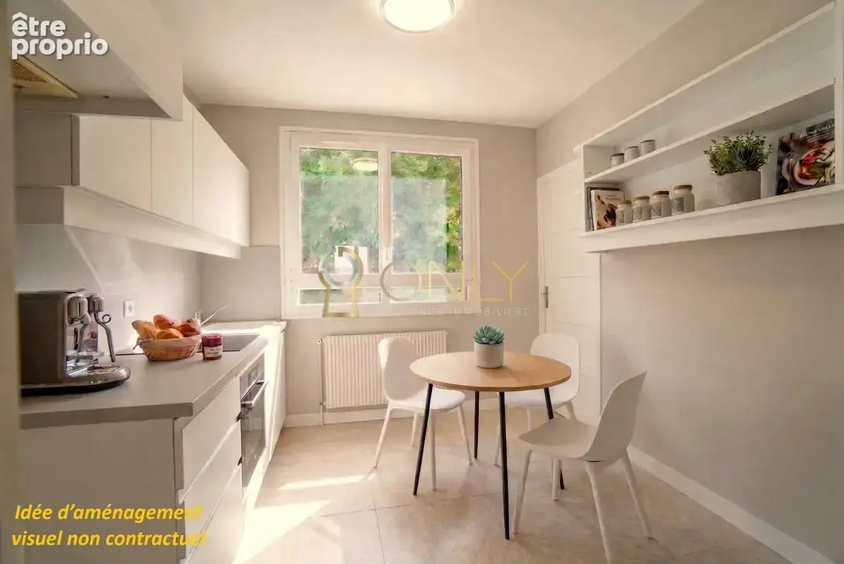Jassans-Riottier - Appartement T3 à rénover - à vendre - photo 3