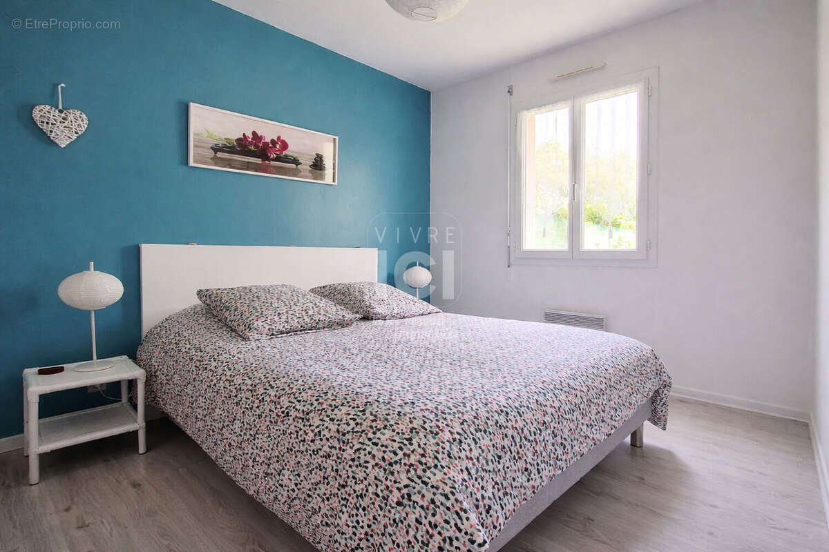 SOUS COMPROMIS DE VENTE - Maison de plain-pied lumineuse avec véranda et jardin sans vis-à-vis - photo 12