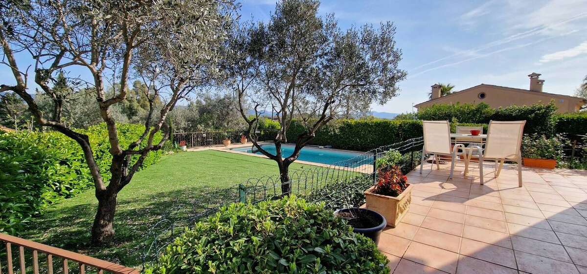 Autre à ROQUEBRUNE-SUR-ARGENS