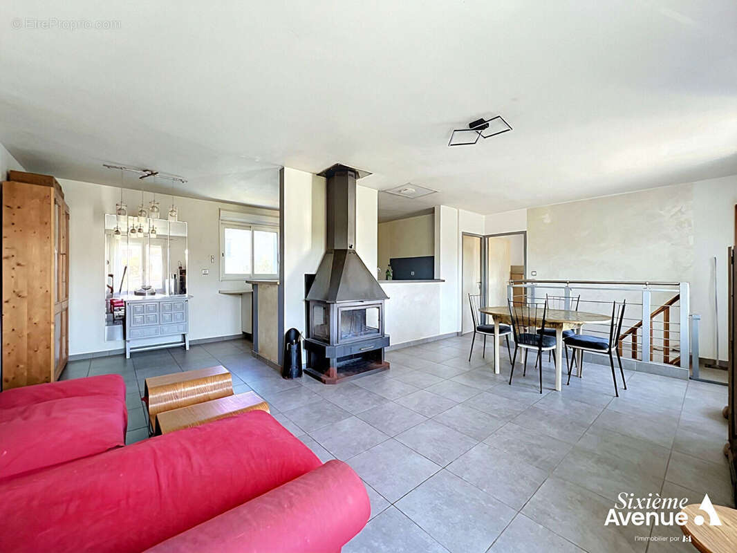 Maison 6 pièces, 115 m2, 4 chambres avec jardin. - photo 2