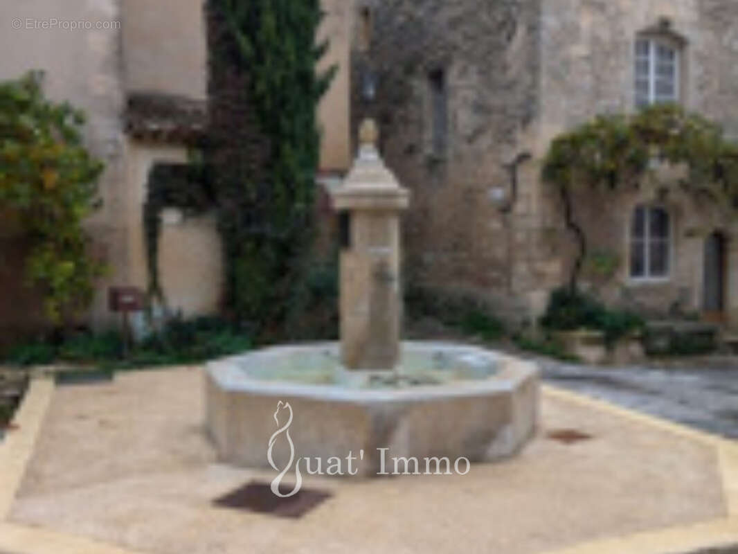 À Céreste-En-Luberon (04), maison de village sur deux niveaux. - photo 6