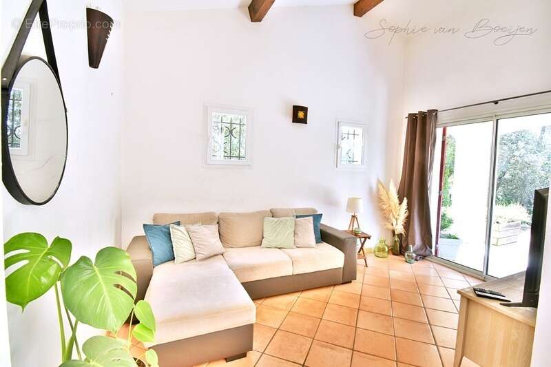 Maison à vendre 7 pièces SAINT MARC JAUMEGARDE (13), de 140 m² sur plus de 1 400 m², 4 chambres, au calme - photo 11