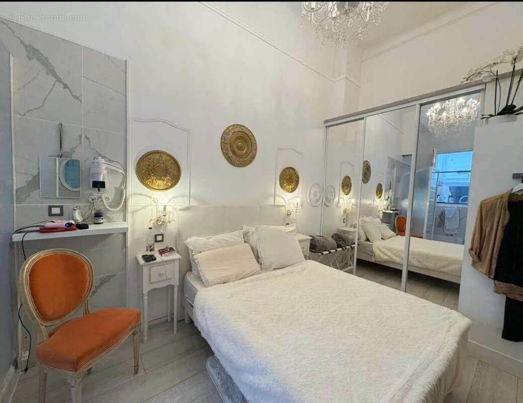 Appartement de caractère proche centre ville vue dégagée  sur quai à Sète 6 pièces 227 m2 - photo 3