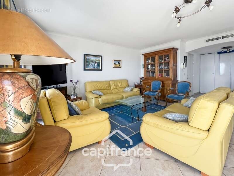 Appartement à HYERES