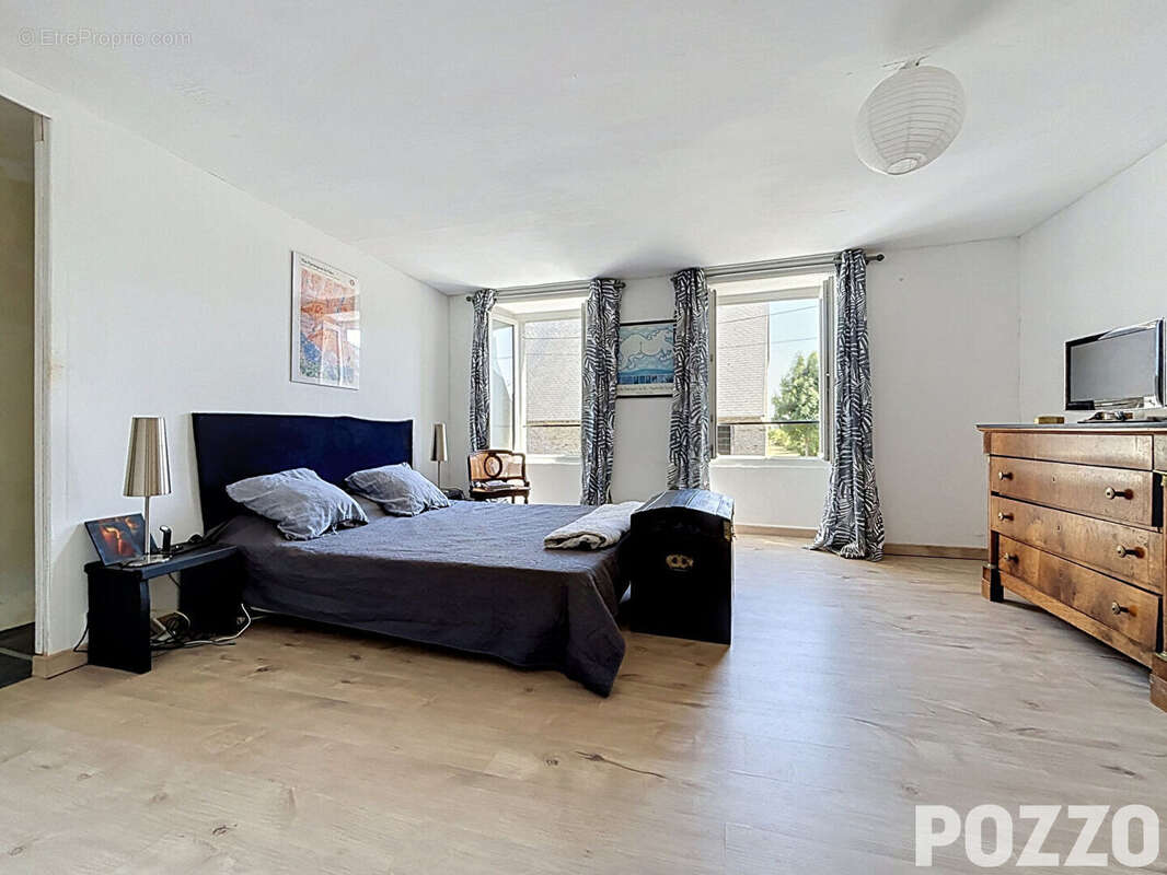 A Vendre à GENÊTS (50530)  - Maison en pierres 189 m² -7 pièces - 4 à 6 chambres - Baie du Mont-Saint-Michel - photo 8