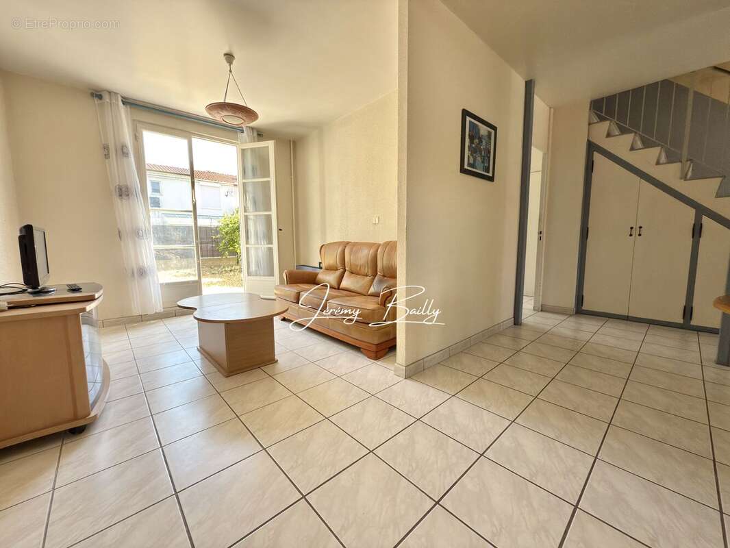 Maison à SAINT-ESTEVE