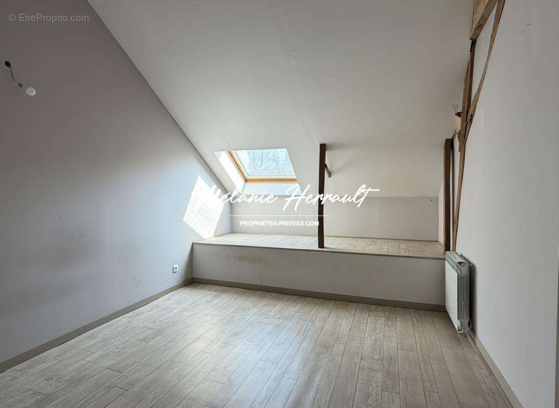 Maison semi-mitoyenne - 5 chambres - Neuville sur Sarthe (72190) - photo 10