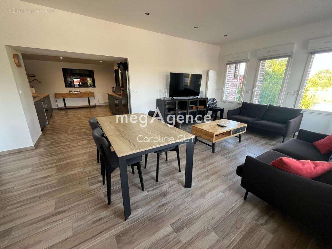 Propriété composée de trois habitations avec étang - photo 6