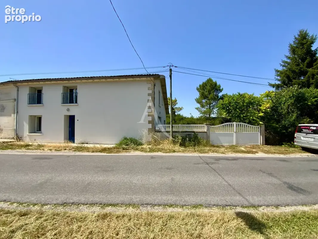 Photo Maison à Salles-D'angles au prix de 135 000€