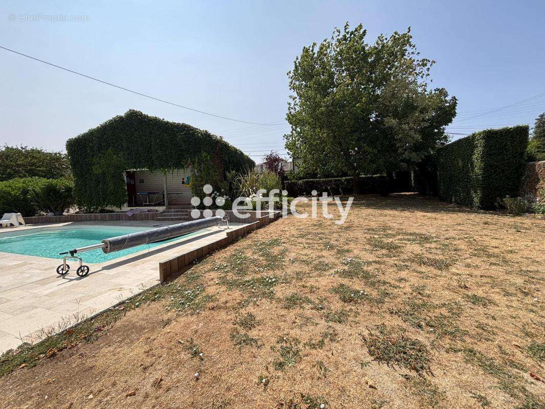 Maison 243 m² à Fontenay-Le-Comte  - photo 4