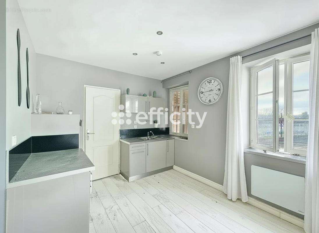 Appartement à NAZELLES-NEGRON