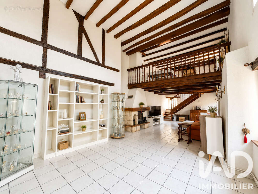 Maison 154 m² à Castres  - photo 2