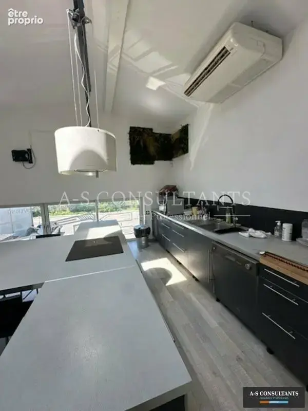 Entrepot avec bureaux à vendre - photo 8